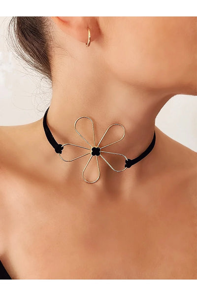 Tasarım Taşlı Bağcıklı Papatya Choker Kolye